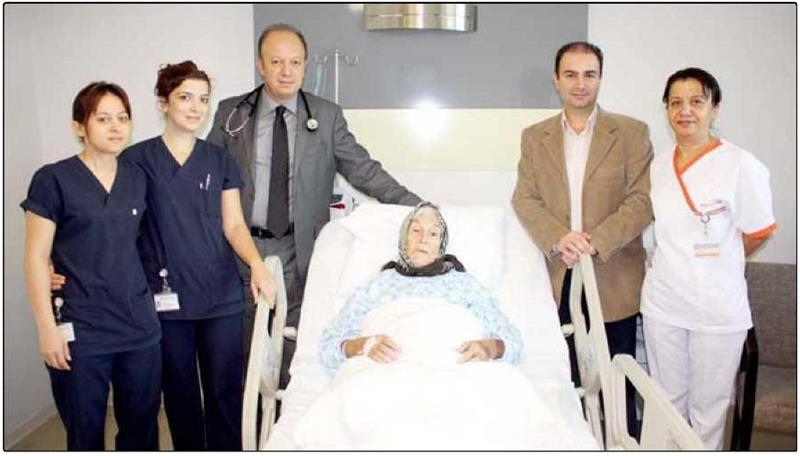 84 Yaşındaki Ayşe Arslan'a EVAR (Kapalı Ameliyat) Yapıldı, Antalya